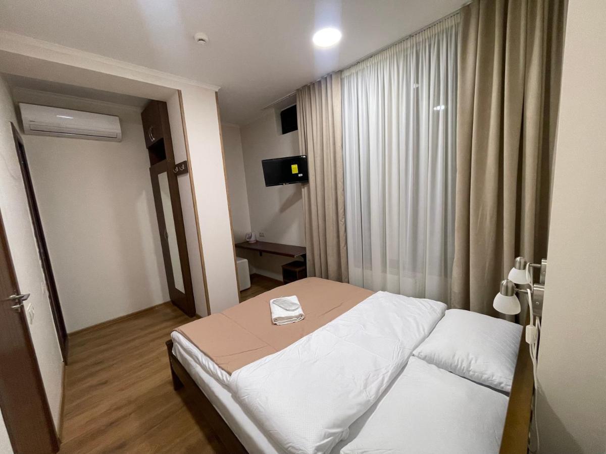 טביליסי Art Family Hotel חדר תמונה